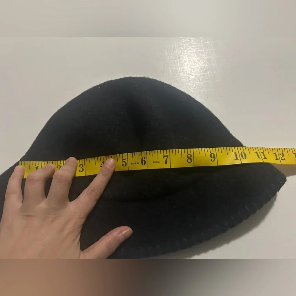 Women’s Black Wool Cloche Bucket Hat With Crochet Flowers